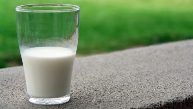 فوائد الحليب للبشرة عند شربه قبل النوم