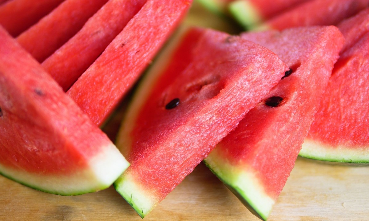 10 أسباب تجعلك تأكل البطيخ في فصل الصيف