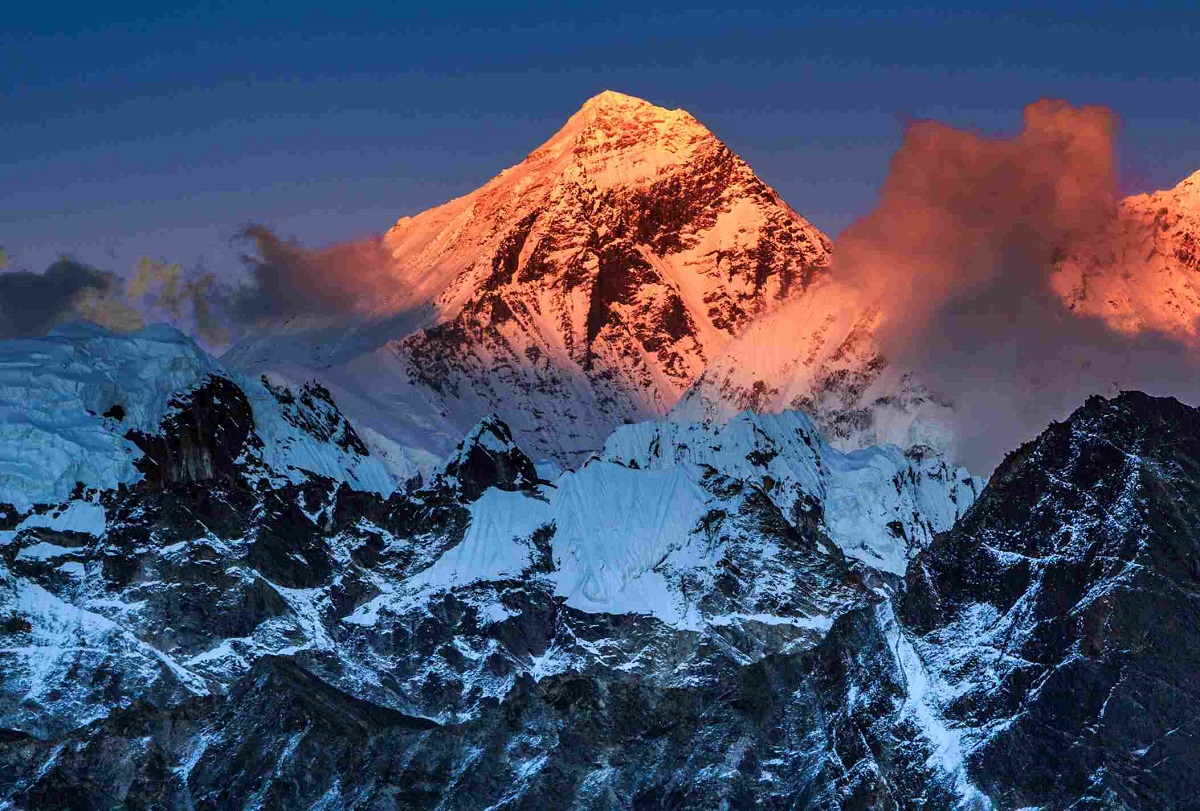 تعرف على أعلى جبل في العالم جبل إفرست ولماذا سمي بهذا الاسم!