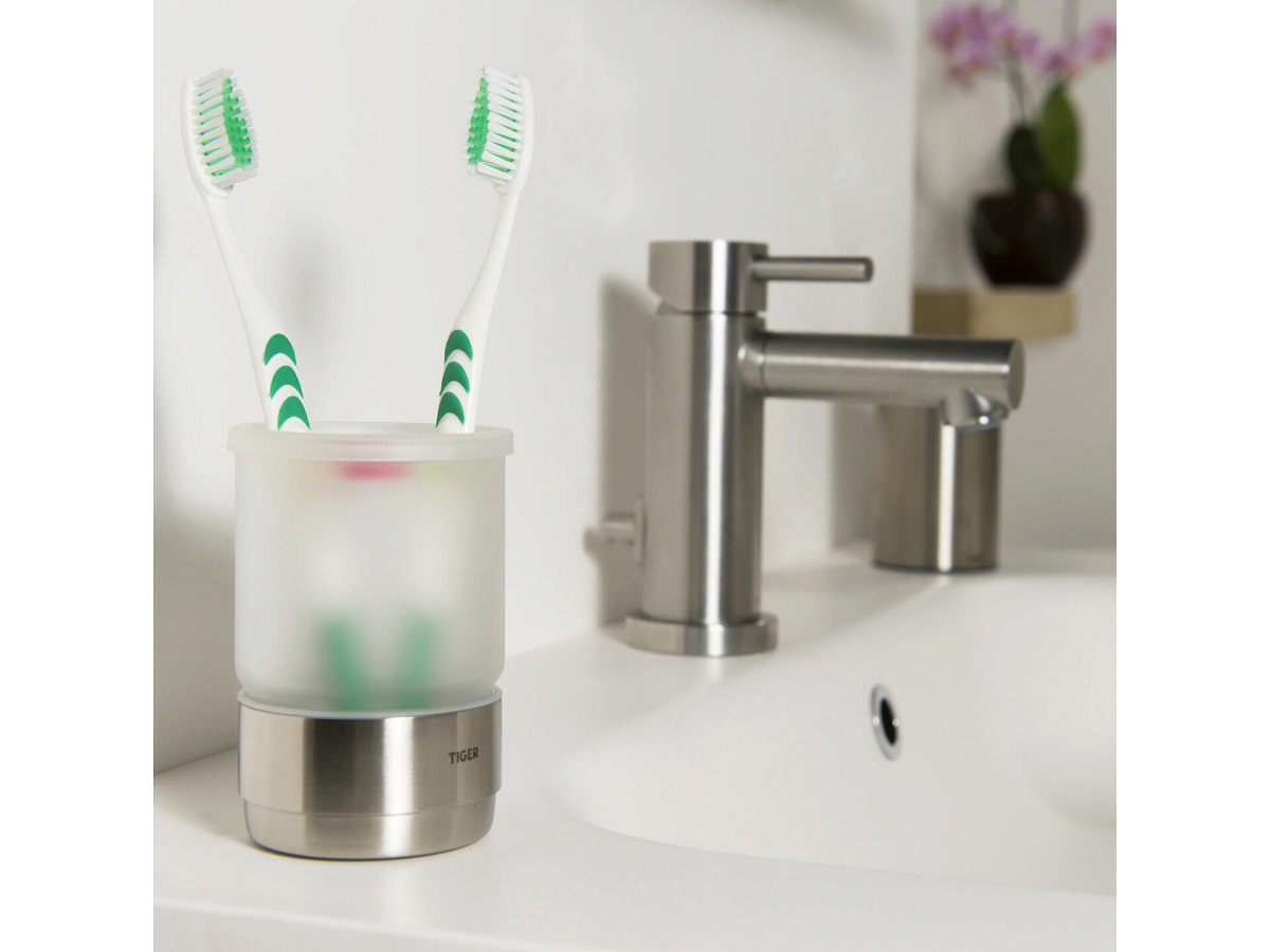 احذر لهذه الأسباب لا تضع فرشات أسنانك في الحمام بعد اليوم!