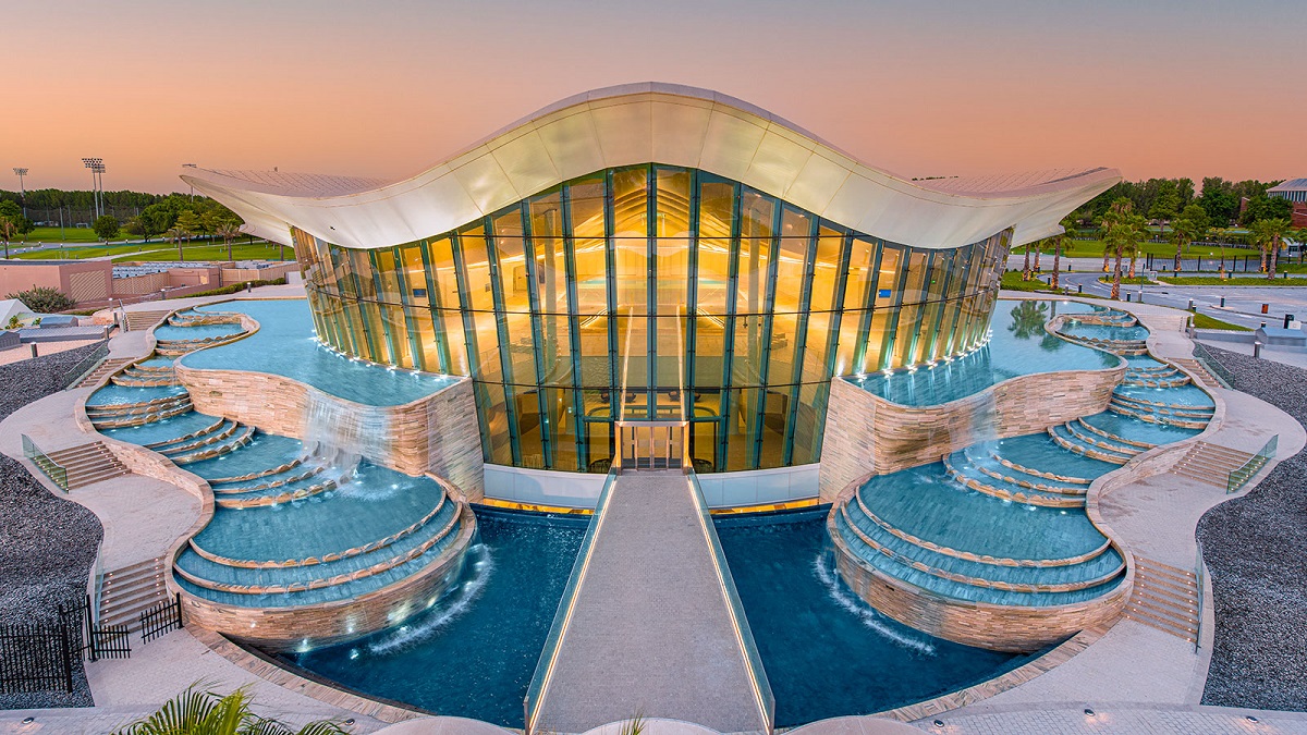 شاهد..أعمق حوض سباحة و غوص في العالم في دبي بعمق 60 مترا