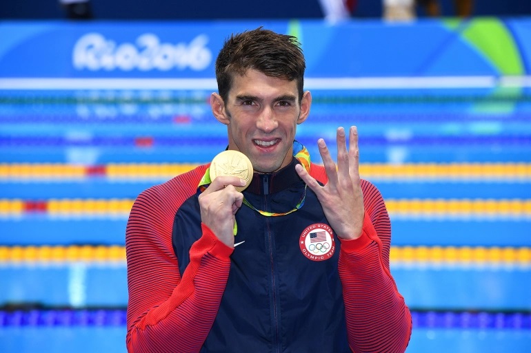 بطل السباحة مايكل فيلبس الأكثر تتويجا في الأولمبياد يتناول نحو 12 ألف سعرة حرارية في اليوم 